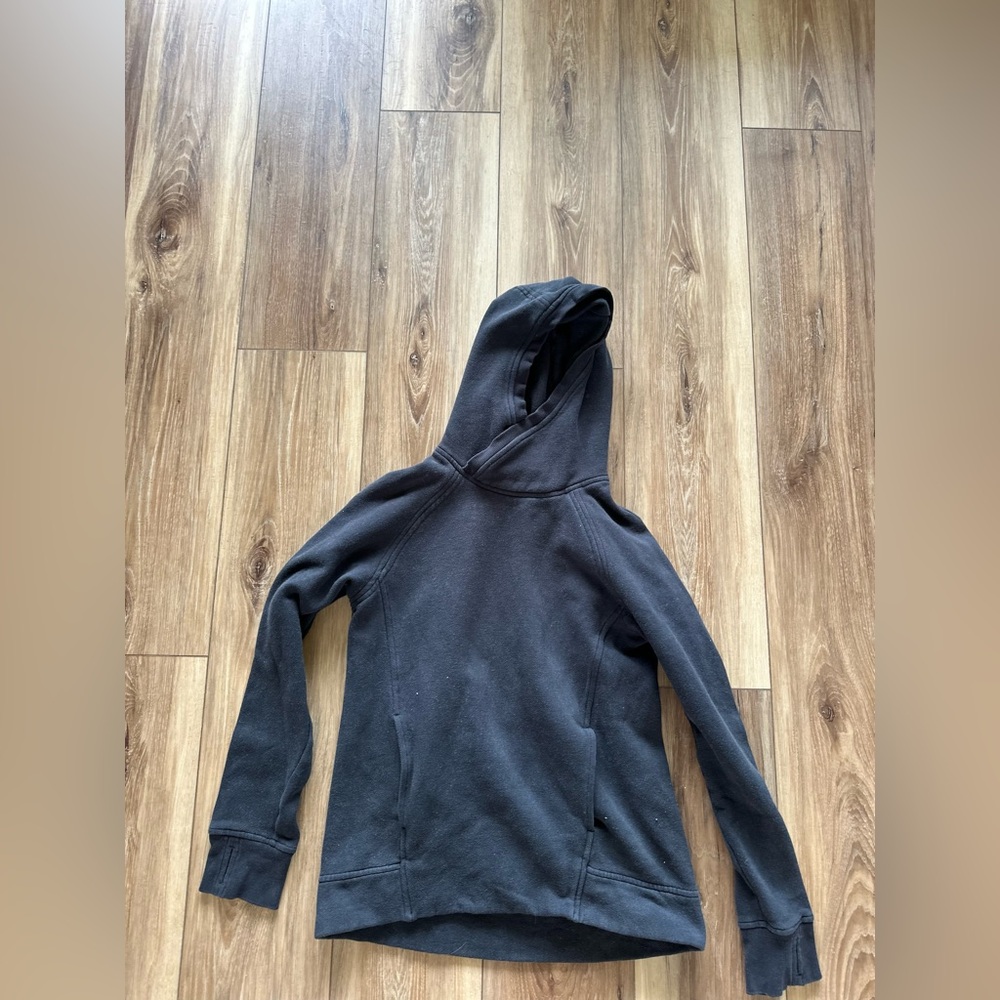 Lululemon women’s Black Hooded Sweatshirt size 4